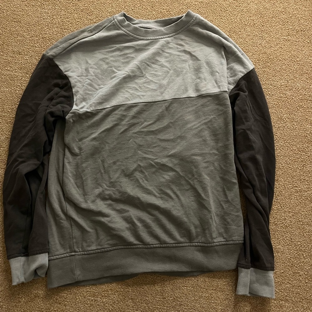 Grey long sleeve sweater